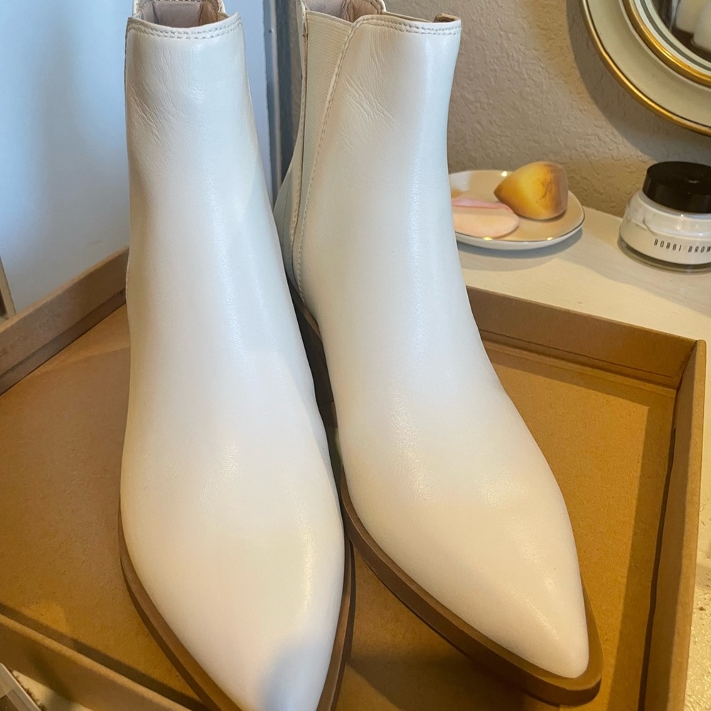 Steve Madden bone leather booties
